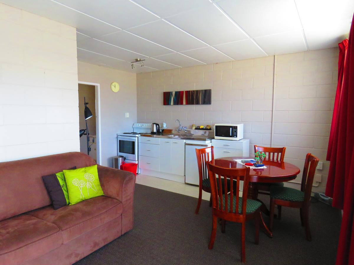 Opunake Motel And Backpackers Lodge Extérieur photo