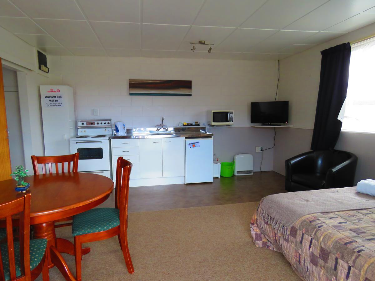 Opunake Motel And Backpackers Lodge Extérieur photo