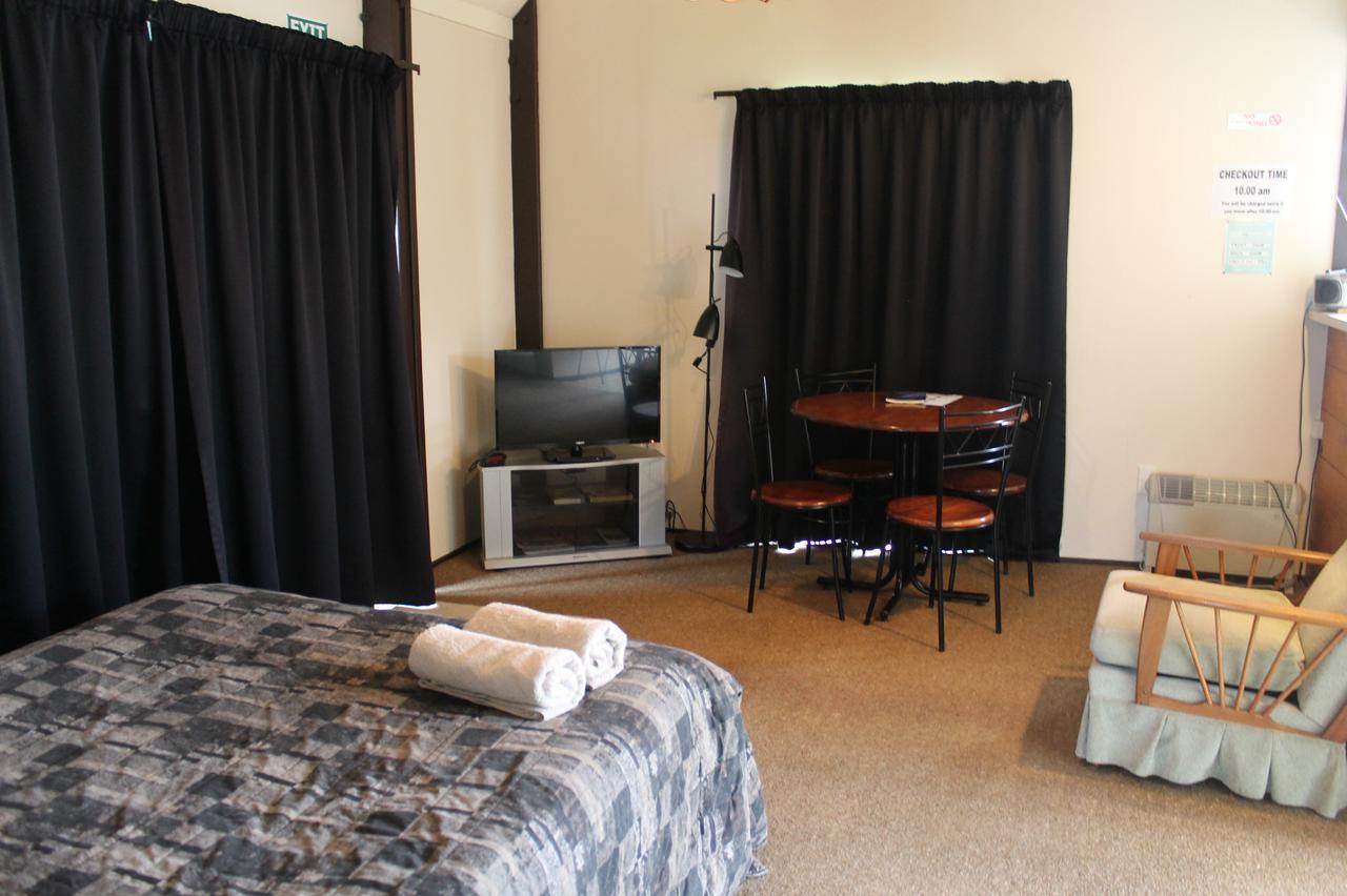 Opunake Motel And Backpackers Lodge Chambre photo